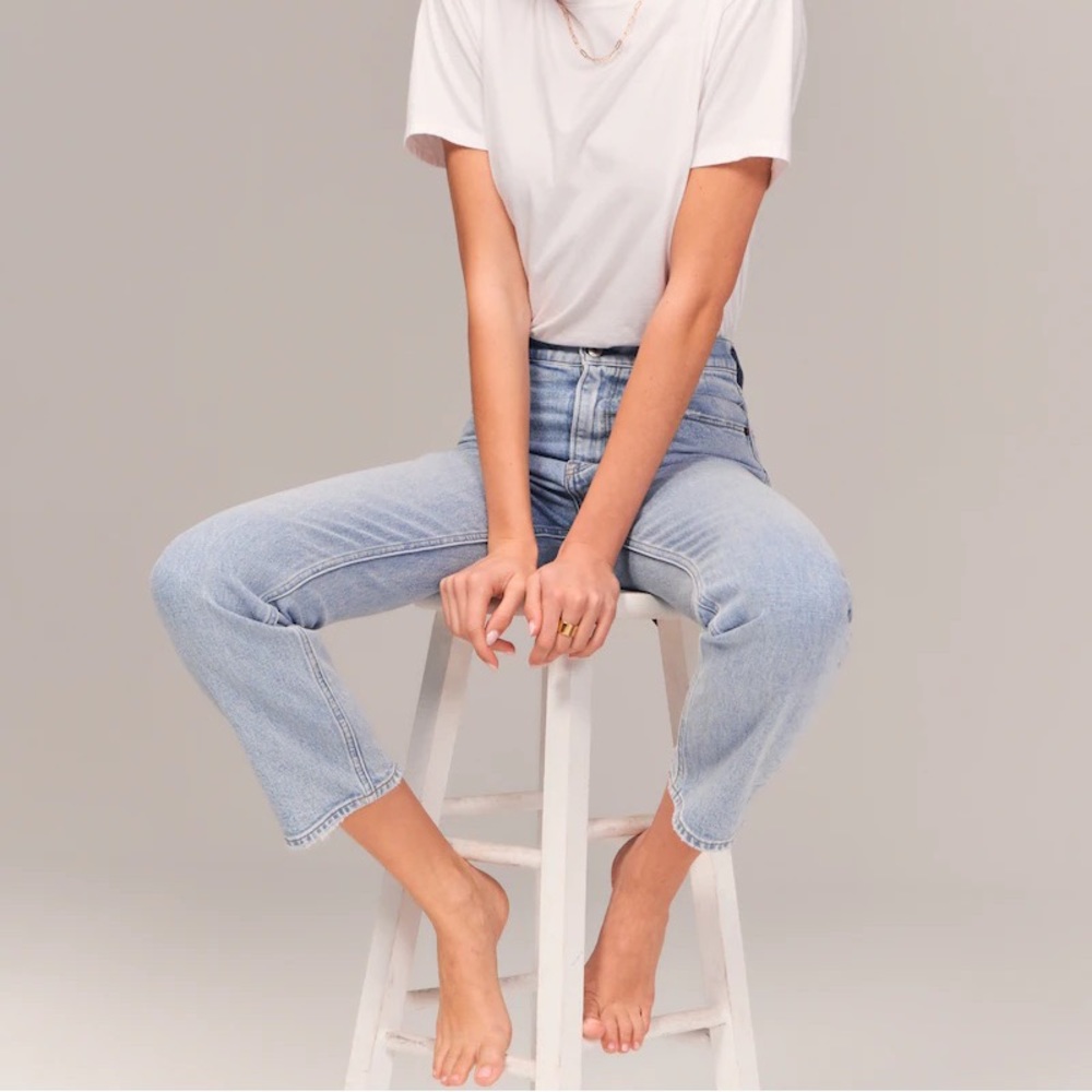 Abercrombie & Fitch Ultra High Rise Ankle Straight Jean cropped light wash 00 24